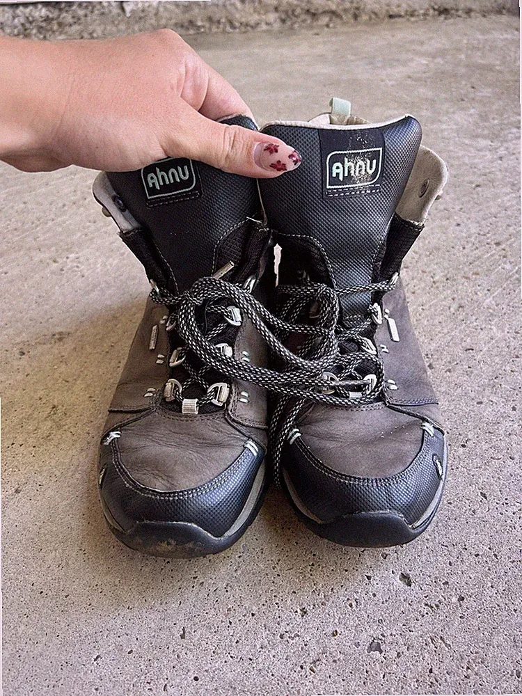 Ahnu Montara III eVent Women’s Size 8 Boots Vibram Navy Blue Waterproof Hiking